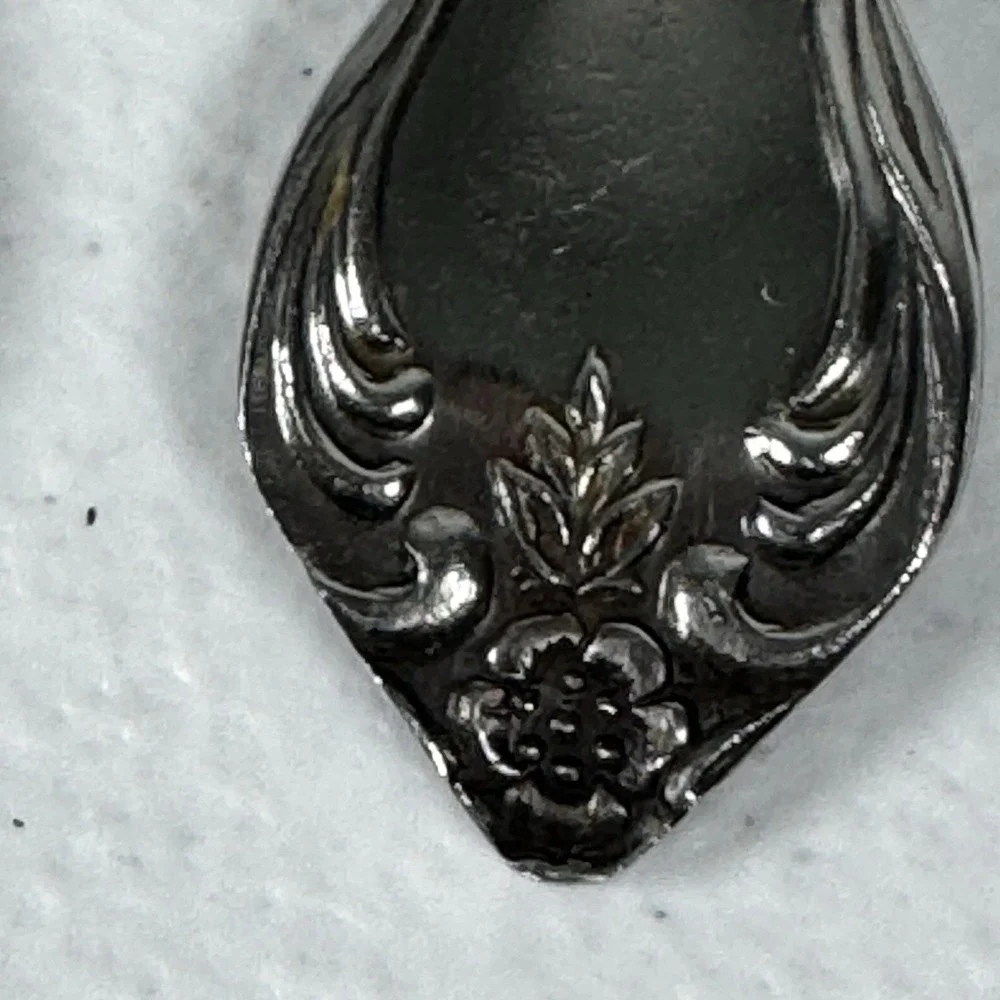 Easterling Valhalla Stainless Flatware Set‎ 16 Pieces Fork Knife Spoon Vintage